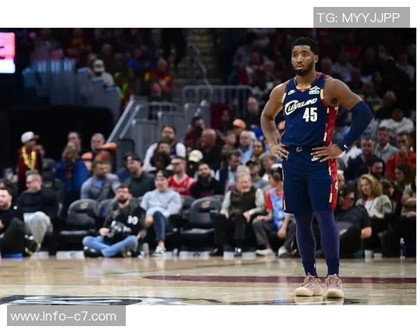 米切尔状态低迷20投仅中6末节发力独得10分难救主