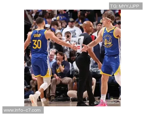 波杰谈与库里搭档的思考过程强硬防守下的默契配合之道