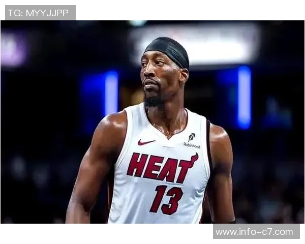 阿德巴约半场火力全开13投7中三分3中7砍下17分助力球队进攻