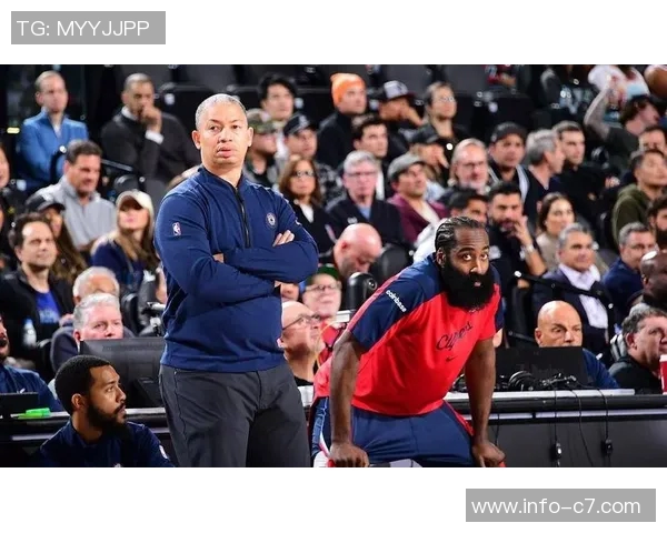 哈登右肩僵硬热身后将决定是否对阵勇士的出战情况