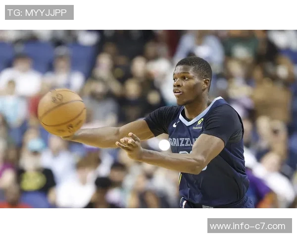 探花秀埃奇库姆闪耀全场攻防俱佳砍下26分助球队展望未来 探花秀埃奇库姆闪耀全场攻防俱佳砍下26分助球队展望未来